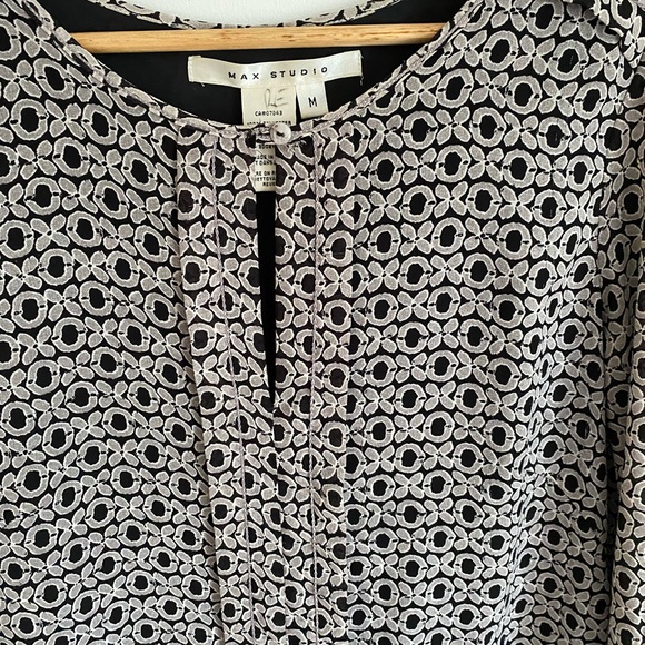 Black and white timeless classic Jackie O vibe - Picture 3 of 3